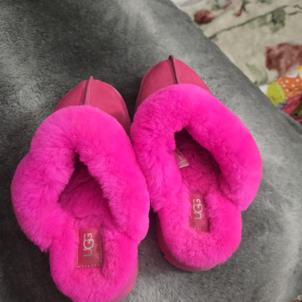 Slippers uggs sz 6